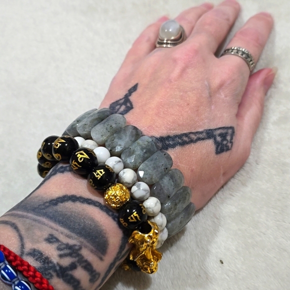 Malagasy Labradorite ✦ Beaded Stretch Bracelet ✦ Sterling Silver 225.00 CTW - Picture 7 of 12